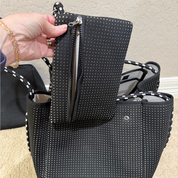 Black strap bag w/ attached zipper bag - Picture 6 of 6